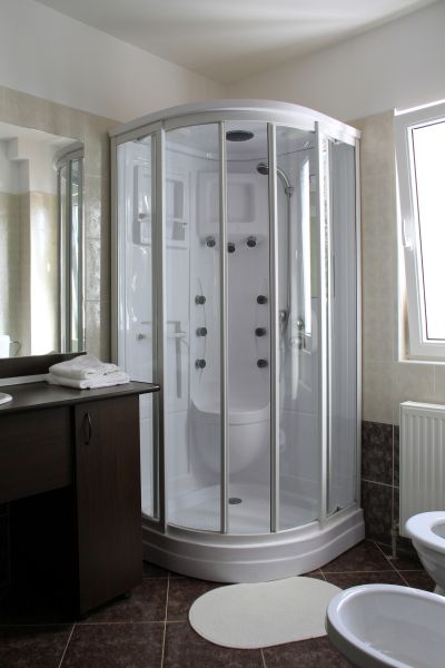 Macon Shower Installation